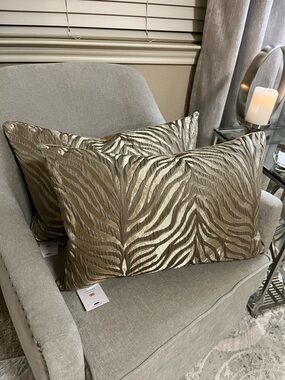 2-CALDEIRA NWT JACQUARD ZEBRA DESIGN
LUXURY DECORATIVE PILLOWS